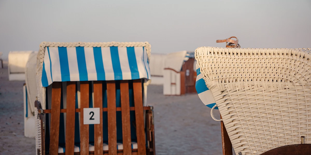 Blick auf Strandkörbe