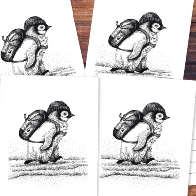 Collage aus vier Karten. Motiv ist die Tintezeichnung in schwarzweiß eines kleinen Pinguins mit Mütze und Rucksack.